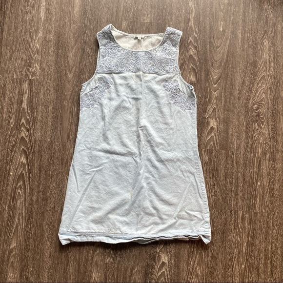Light blue chambray embroidered sleeveless dress. Medium - Picture 1 of 12